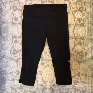 Lululemon Black Cropped Leggings in Black